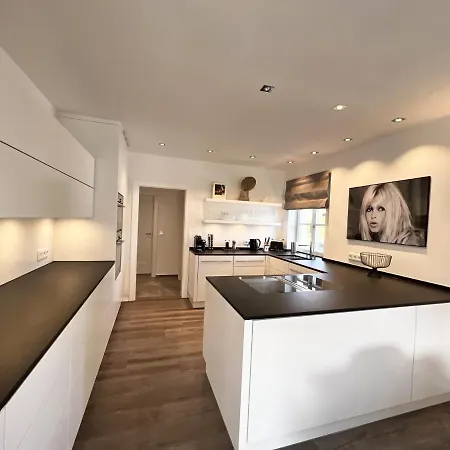 Apartment Style *