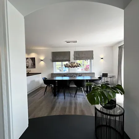 Apartment Style *