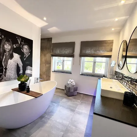 Apartment Style *